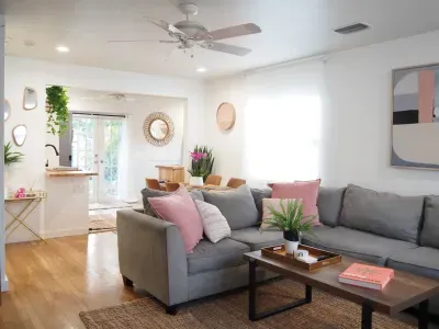 WPB Home & Guest Home w/ Hot Tub - image 7 of 58